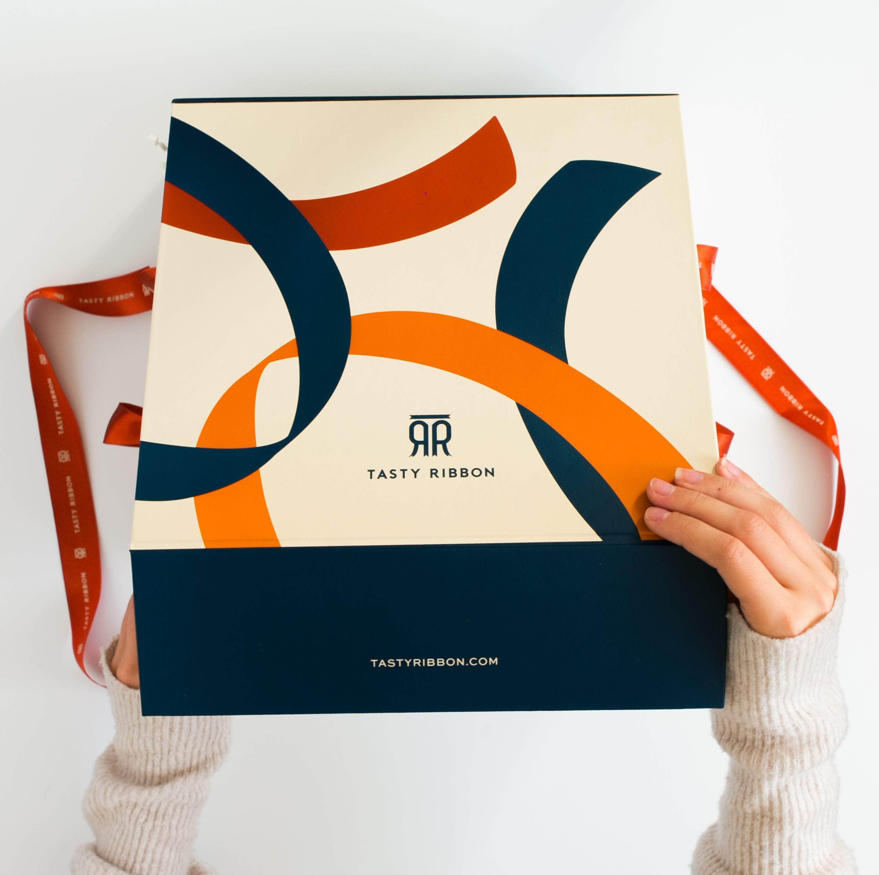 7815 Buono! 生写真 34枚セット Italian Kosher Classics Gift Box | Hanukkah Gifts | Tasty Ribbon
